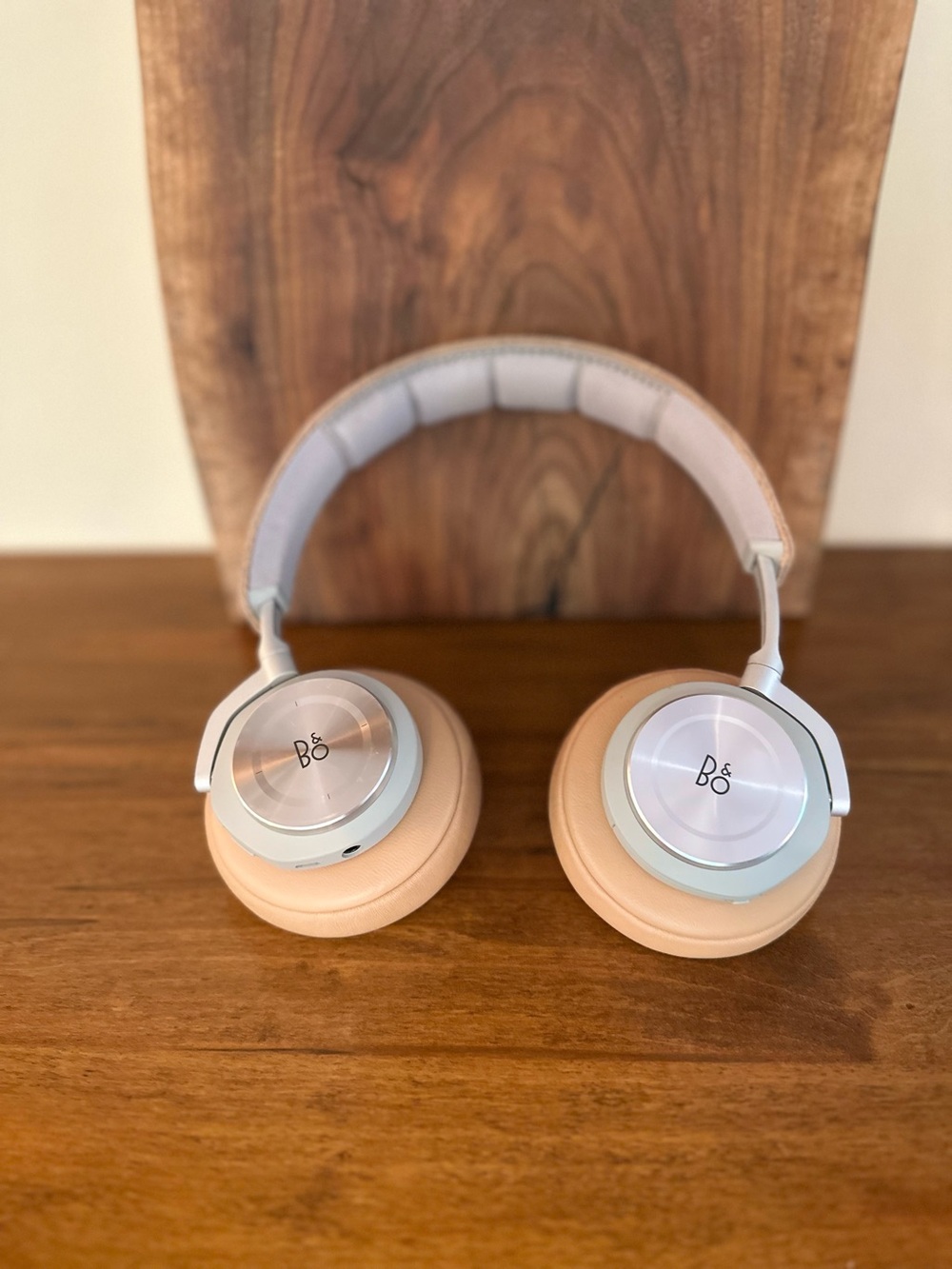 Bang & Olufsen Beoplay H7 Natural Leather Cream Over-Ear Headphones Like New